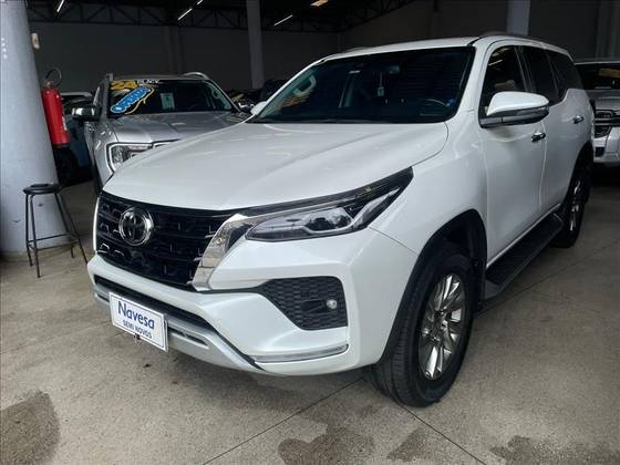 TOYOTA HILUX SW4 2.8 D-4D TURBO DIESEL SRX 7L 4X4 AUTOMÁTICO